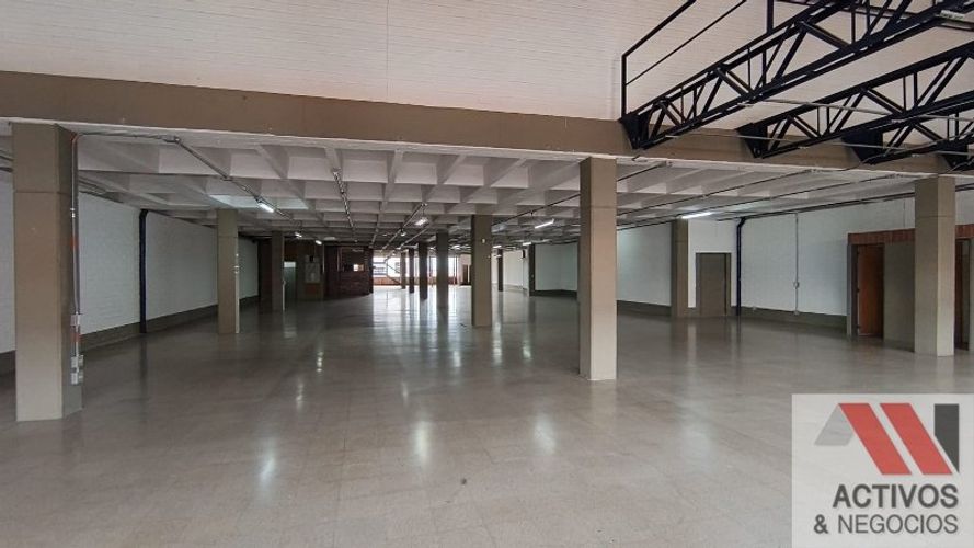 Local en arriendo en Castropol, Medellín, 870 m² · foto 5 de 7