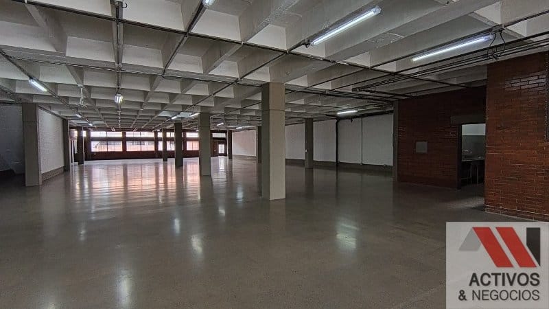 Local en arriendo en Castropol, Medellín, 870 m² · foto 6 de 7