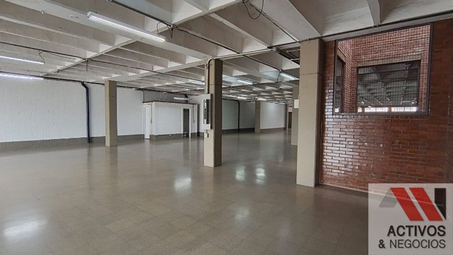 Local en arriendo en Castropol, Medellín, 870 m² · foto 7 de 7