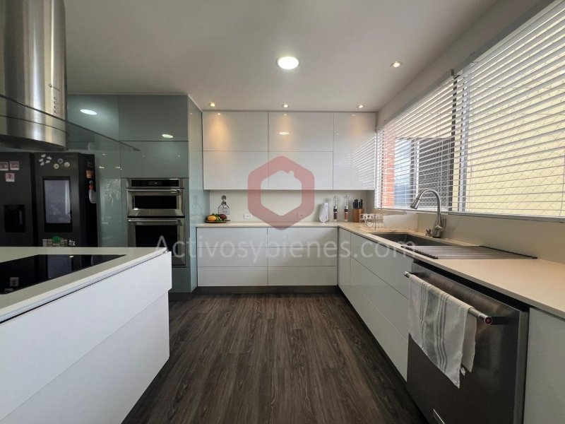 Apartamento en arriendo en El Poblado, Medellín · foto 3 de 24