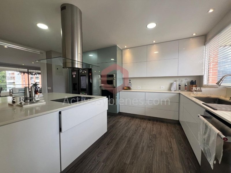 Apartamento en arriendo en El Poblado, Medellín · foto 4 de 24