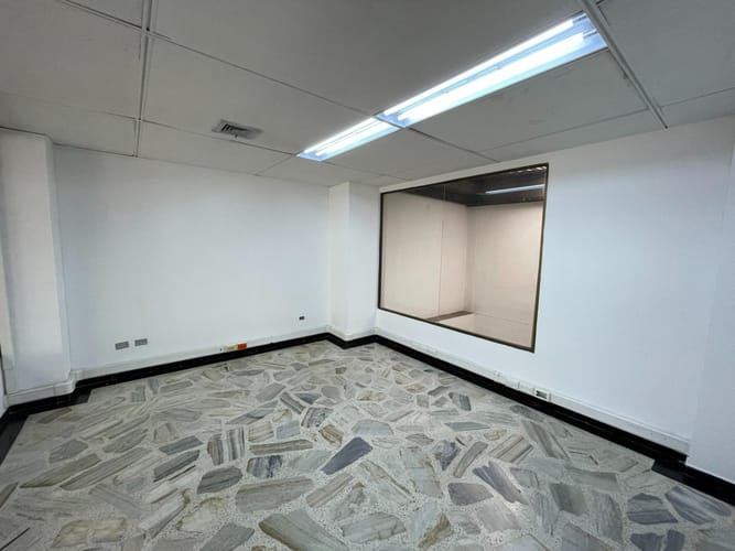 Local en venta en Versalles, Cali, 250 m² · foto 23 de 24