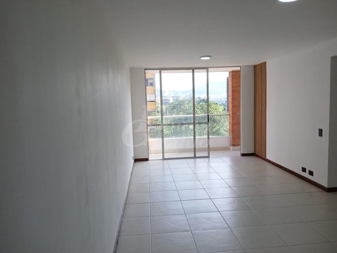 Apartamento de 2 alcobas en arriendo en Los Balsos, Medellín, 78 m² · foto 2 de 14
