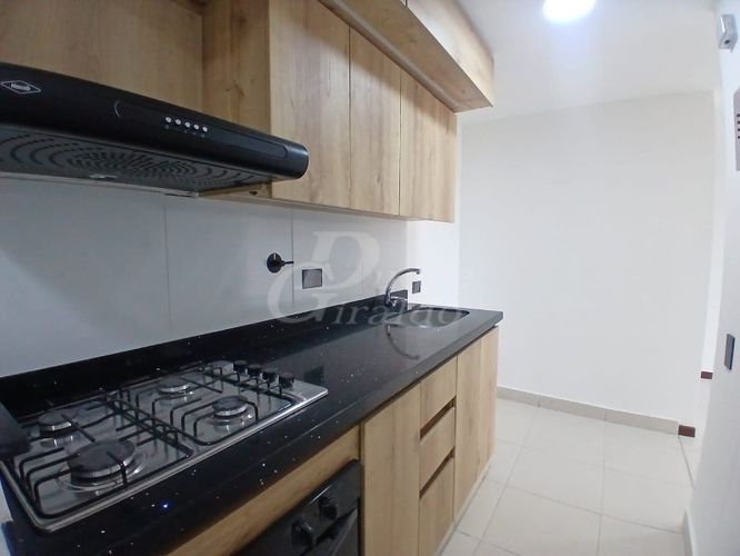 Apartamento de 2 alcobas en arriendo en Los Balsos, Medellín, 78 m² · foto 7 de 14