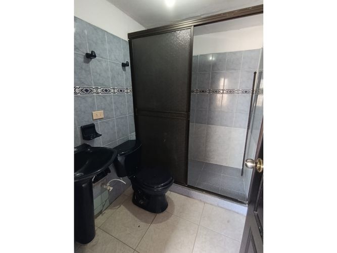 Casa de 6 alcobas en venta en Alamos, Armenia, 235 m² · foto 14 de 15