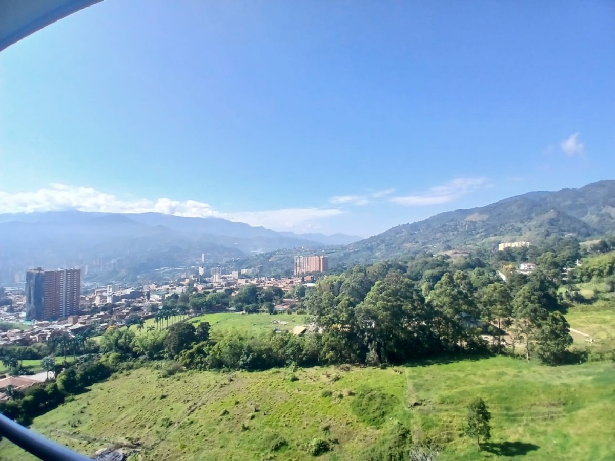 Apartamento en venta en La Ferreria, La Estrella · foto 4 de 14