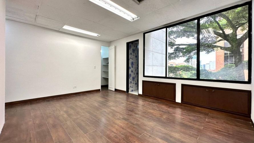 Oficina en arriendo en Patio Bonito, Medellín, 40 m² · foto 2 de 9