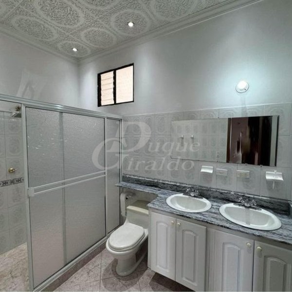 Apartamento en arriendo en Laureles, Medellín · foto 3 de 13
