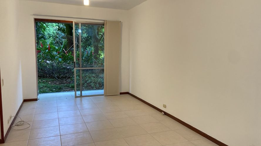 Apartamento de 2 alcobas en arriendo en El Poblado, Medellín, 79 m² · foto 4 de 11