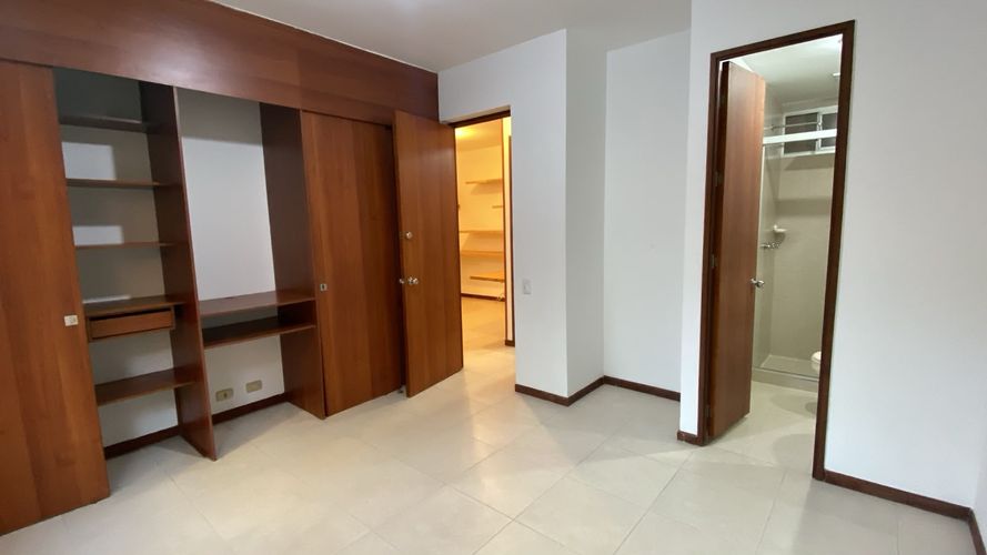 Apartamento de 2 alcobas en arriendo en El Poblado, Medellín, 79 m² · foto 8 de 11