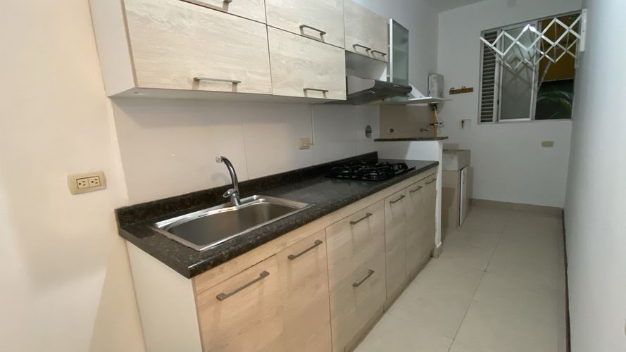 Apartamento de 2 alcobas en arriendo en El Poblado, Medellín, 79 m² · foto 6 de 11