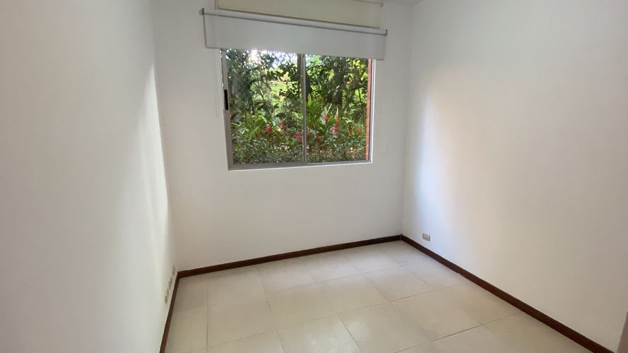 Apartamento de 2 alcobas en arriendo en El Poblado, Medellín, 79 m² · foto 9 de 11