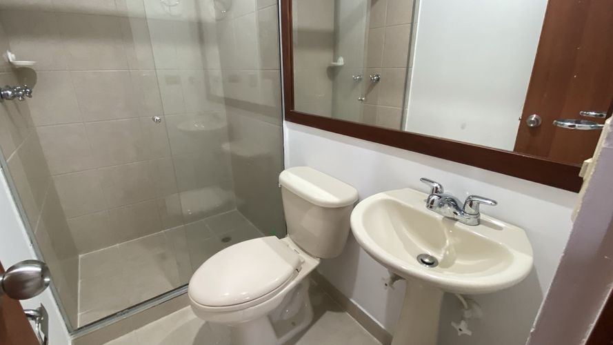 Apartamento de 2 alcobas en arriendo en El Poblado, Medellín, 79 m² · foto 10 de 11