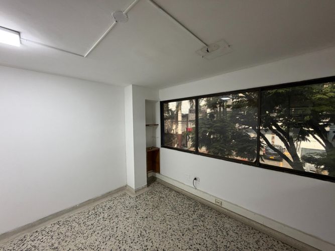 Oficina en venta en Prados Del Norte, Cali, 754 m² · foto 16 de 24