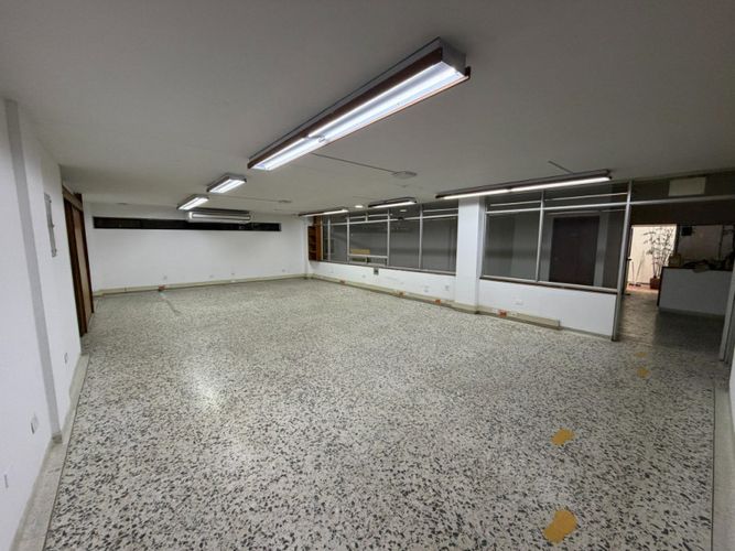 Oficina en venta en Prados Del Norte, Cali, 754 m² · foto 23 de 24