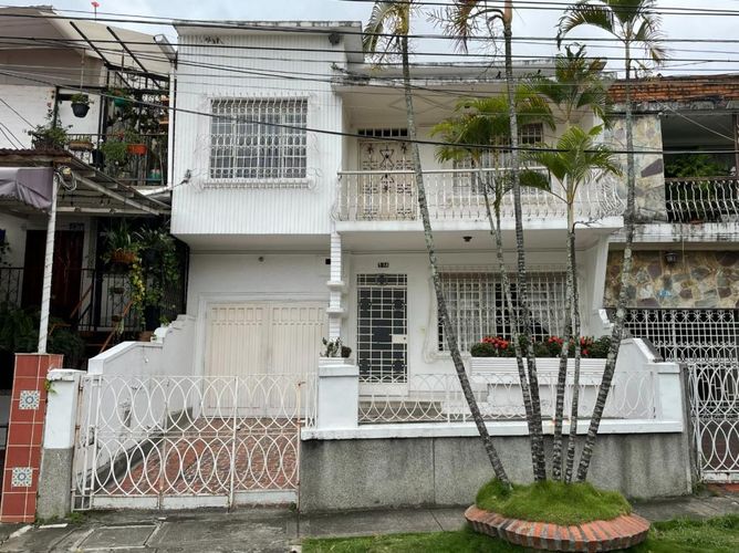 Casa de 6 alcobas en venta en San Fernando Viejo, Cali, 325 m² · foto 2 de 24