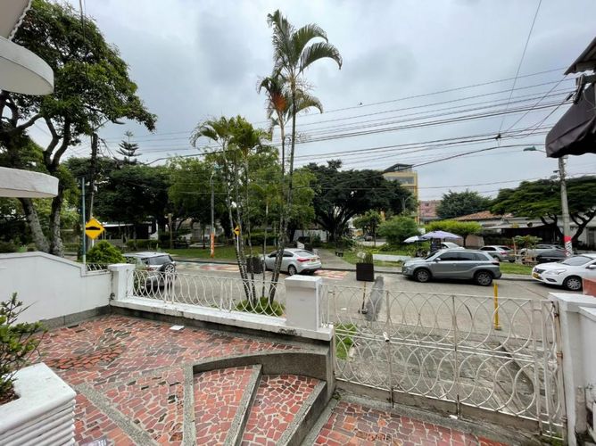 Casa de 6 alcobas en venta en San Fernando Viejo, Cali, 325 m² · foto 3 de 24