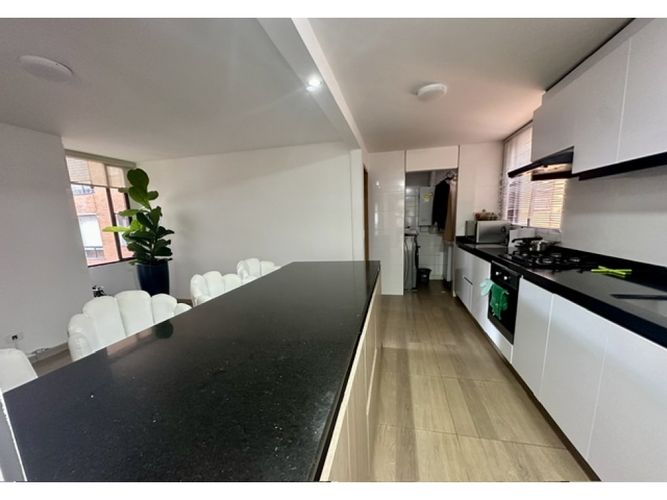 Apartamento de 3 alcobas en venta en La Carolina, Bogotá, 156 m² · foto 5 de 23