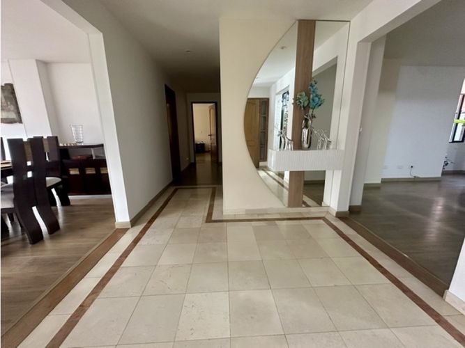 Apartamento de 3 alcobas en venta en La Carolina, Bogotá, 156 m² · foto 11 de 23