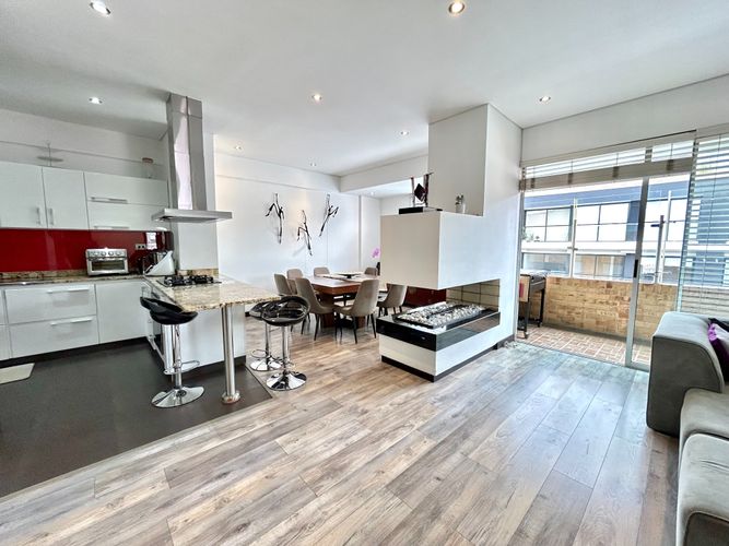 Apartamento de 3 alcobas en venta en Santa Paula, Bogotá, 157 m² · foto 2 de 24