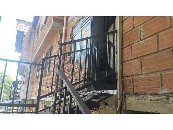 Apartaestudio en venta en Los Cerros - El Vergel, Medellín, 150 m² · foto 3 de 24