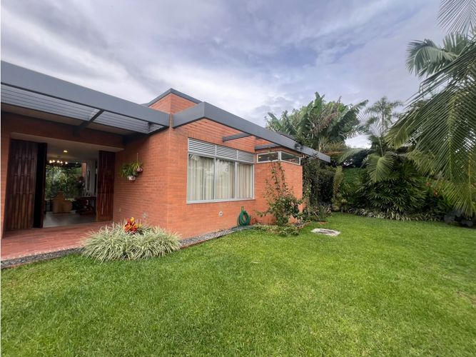 Casa de 3 alcobas en venta en Cerritos, Pereira, 322 m² · foto 2 de 24