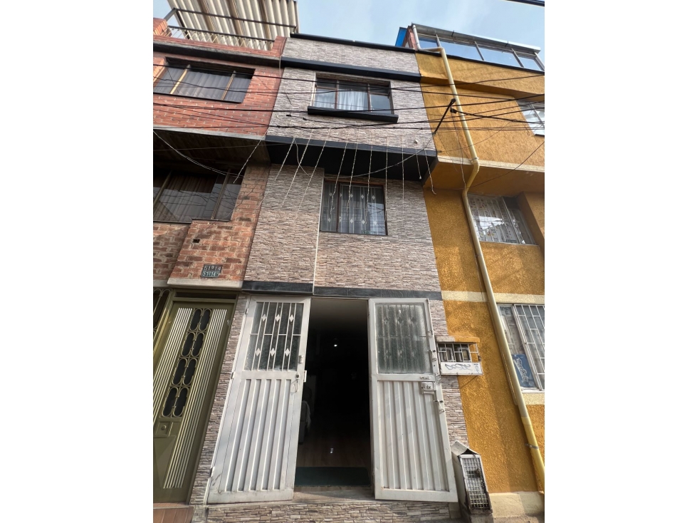 Casa en venta en Britalia, Bogotá · foto 2 de 24