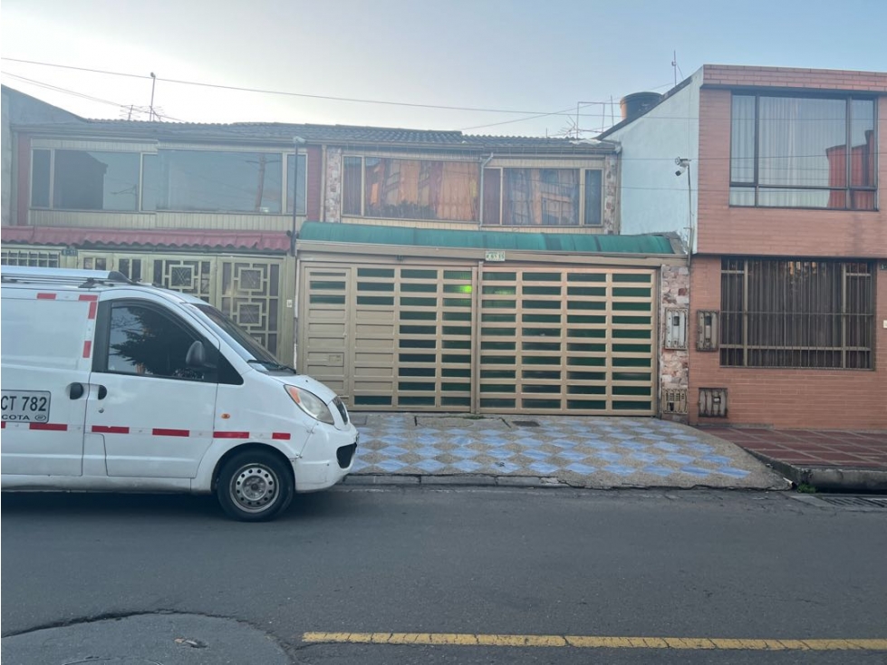 Casa en venta en Castilla, Bogotá · foto 2 de 24