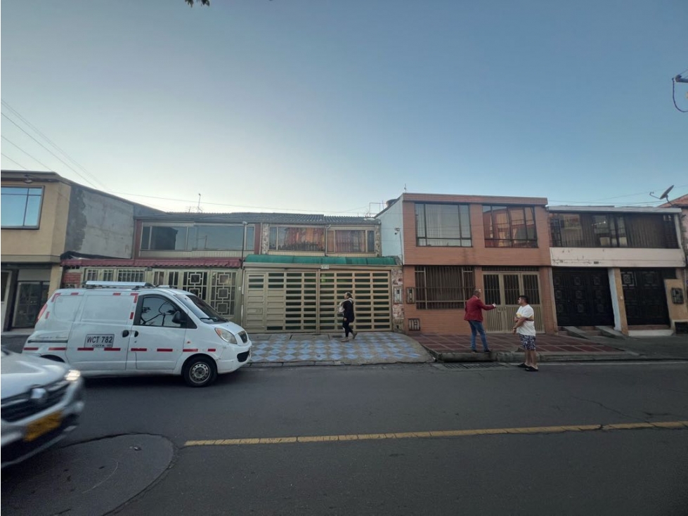 Casa en venta en Castilla, Bogotá · foto 4 de 24