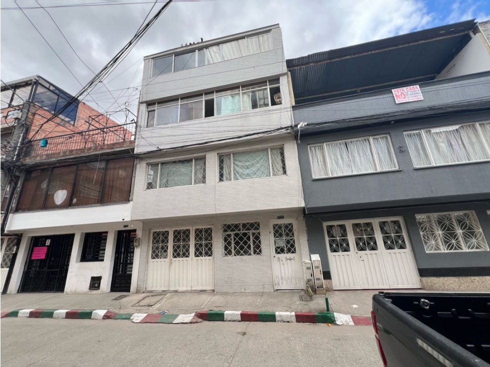 Casa en venta en Berlin, Bogotá · foto 2 de 24