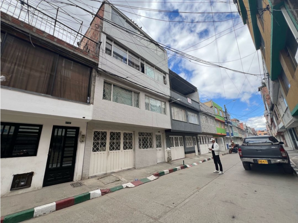 Casa en venta en Berlin, Bogotá · foto 3 de 24