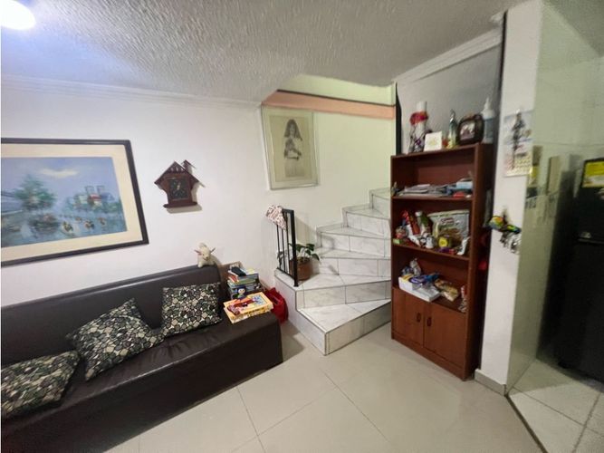 Casa de 4 alcobas en venta en Nueva Castilla, Bogotá, 95 m² · foto 2 de 24