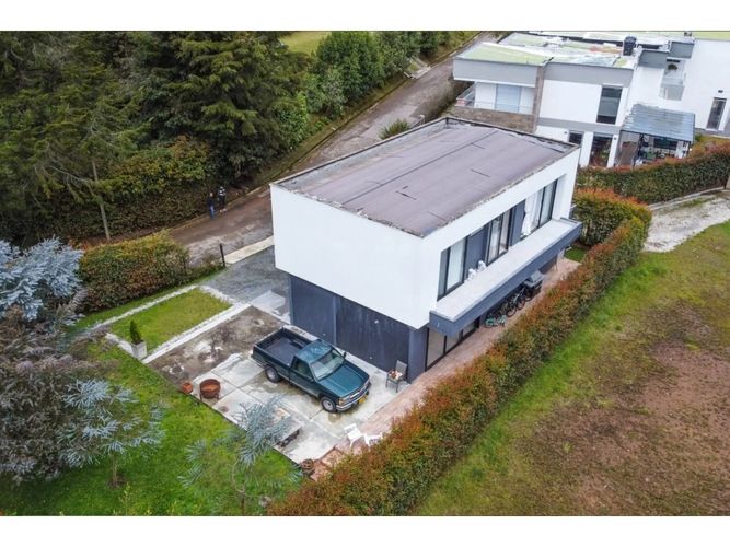 Casa de 3 alcobas en venta en Loma Del Escobero, El Retiro, 300 m² · foto 2 de 24