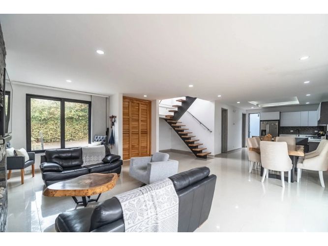 Casa de 3 alcobas en venta en Loma Del Escobero, El Retiro, 300 m² · foto 3 de 24