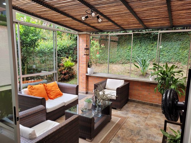 Casa de 3 alcobas en venta en El Poblado, Envigado, 230 m² · foto 2 de 19