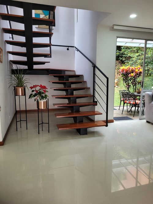 Casa de 3 alcobas en venta en El Poblado, Envigado, 230 m² · foto 3 de 19