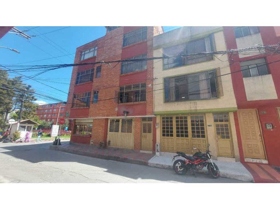 Casa en venta en Castilla, Bogotá · foto 3 de 24