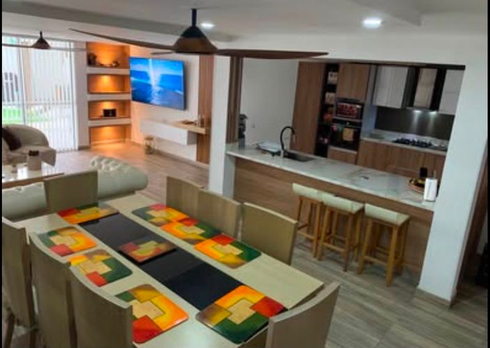 Casa de 4 alcobas en venta en Prados Del Norte, Cali, 225 m² · foto 2 de 24