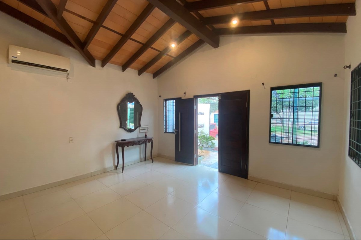 Casa-Alquiler-Carmelo Peralta casi Mcal. Estigarribia, Mariano Roque Alonso, Central — foto 2