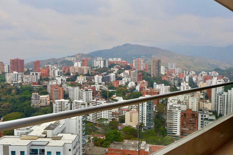 Apartamento de 3 alcobas en venta en Normandia, Cali, 286 m² · foto 4 de 8