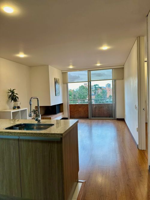 Apartamento de 1 alcoba en arriendo en Chico Norte, Bogotá, 56 m² · foto 2 de 12
