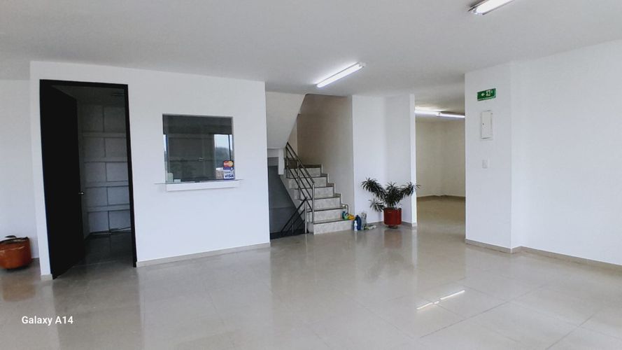 Edificio en arriendo en Prados Del Limonar, Cali, 200 m² · foto 2 de 24