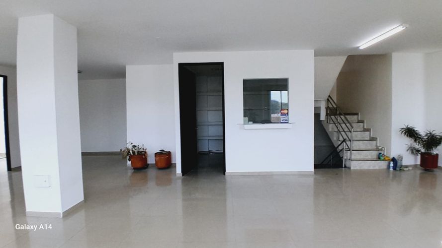Edificio en arriendo en Prados Del Limonar, Cali, 200 m² · foto 3 de 24