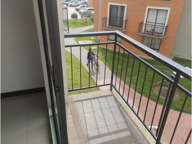 Apartamento de 3 alcobas en venta en Conjunto Residencial Villas De Alcala, Madrid, 60 m² · foto 19 de 22