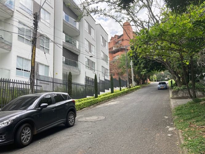 Apartamento de 4 alcobas en venta en Cristales, Cali, 378 m² · foto 2 de 24