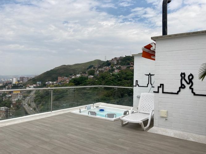 Apartamento de 4 alcobas en venta en Cristales, Cali, 378 m² · foto 4 de 24