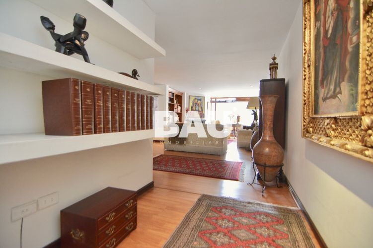 Apartamento de 2 alcobas en venta en Santa Barbara Occidental, Bogotá, 152 m² · foto 2 de 20