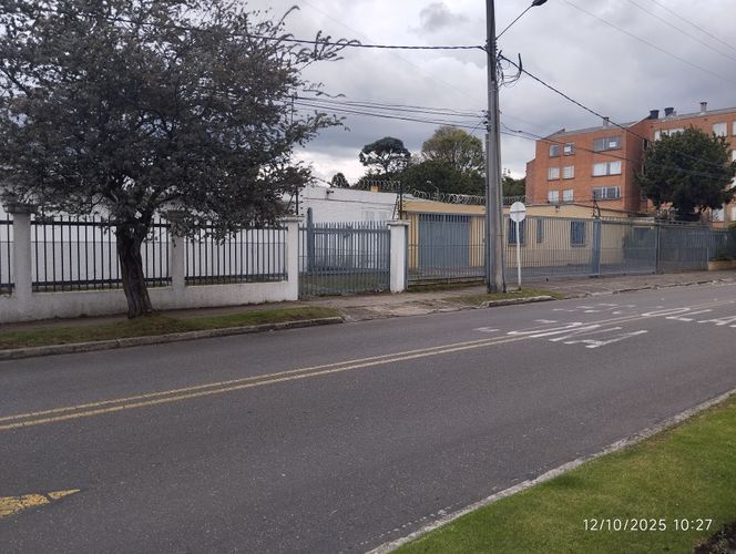 Casa de 18 alcobas en venta en Tierra Linda, Bogotá, 1200 m² · foto 3 de 8