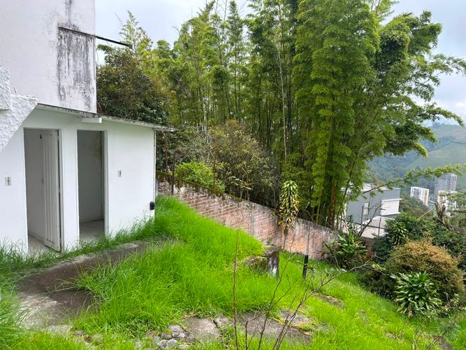 Casa de 12 alcobas en arriendo en Milan, Manizales, 451 m² · foto 2 de 24