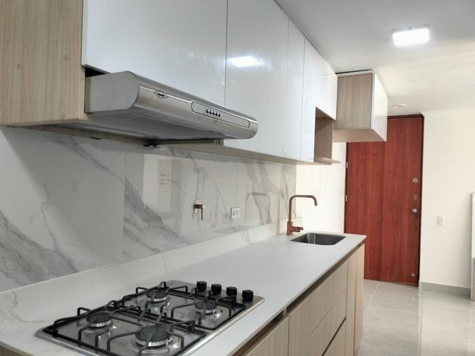 Apartamento de 3 alcobas en arriendo en El Poblado, Medellín, 88 m² · foto 18 de 19